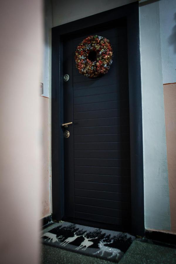 Exquisite 3 Room Apartment In The Heart Of Thetown Câmpulung Moldovenesc エクステリア 写真