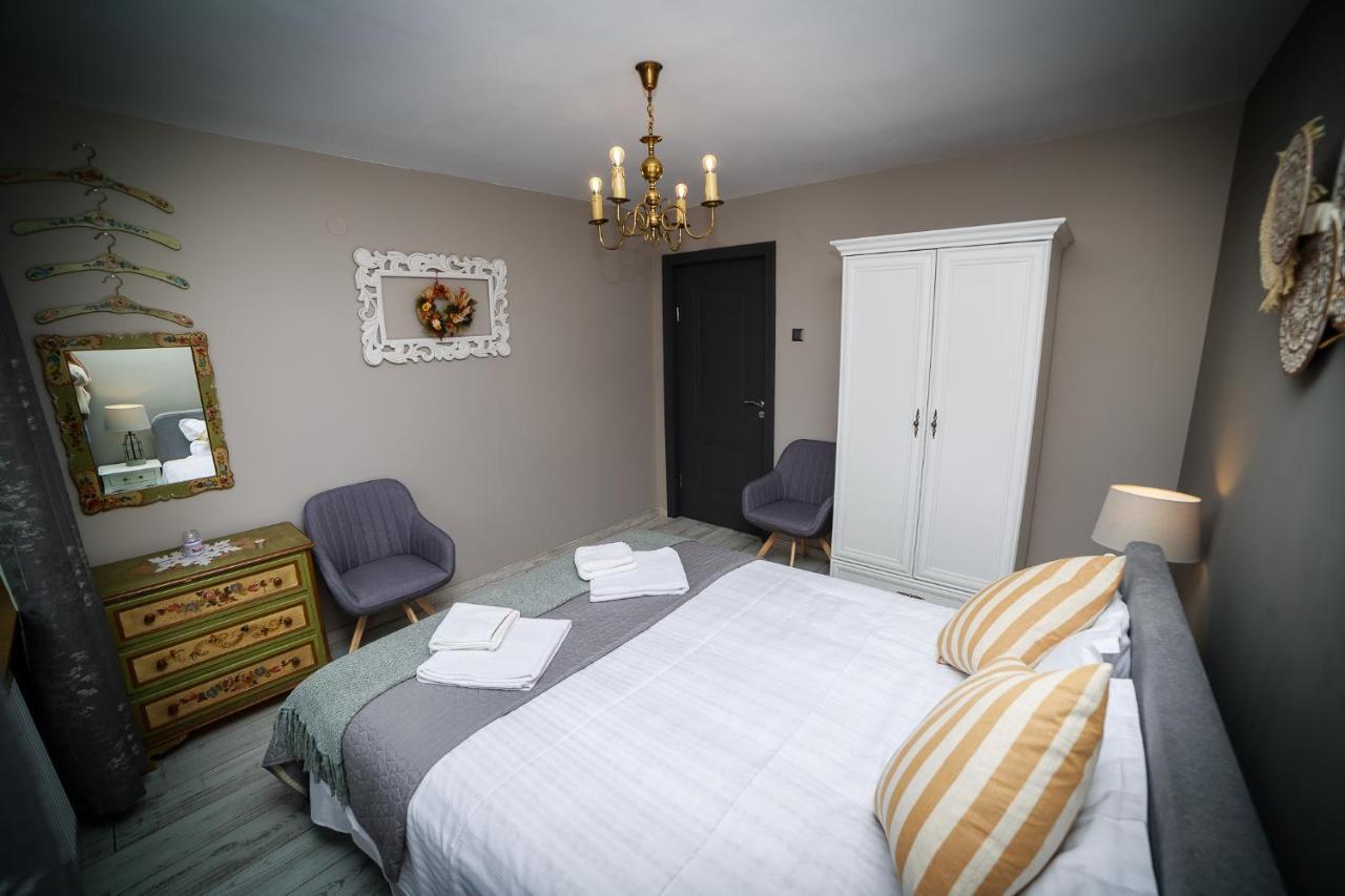 Exquisite 3 Room Apartment In The Heart Of Thetown Câmpulung Moldovenesc エクステリア 写真